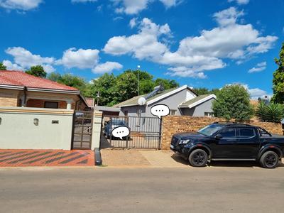 House For Sale in Hospital View, Tembisa
