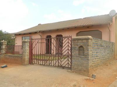 House For Sale in Teanong, Tembisa