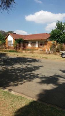 House For Sale in Johannesburg International Airport, Kempton Park