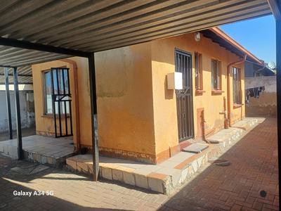 House For Sale in Clayville, Midrand