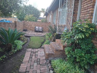 Townhouse For Sale in Norkem Park, Kempton Park