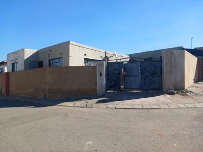 House For Sale in Isiphetweni, Tembisa