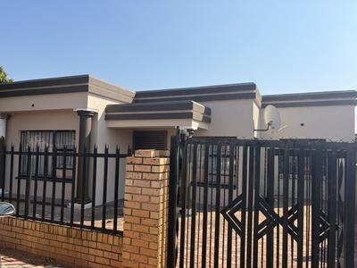 House For Sale in Tembisa, Tembisa
