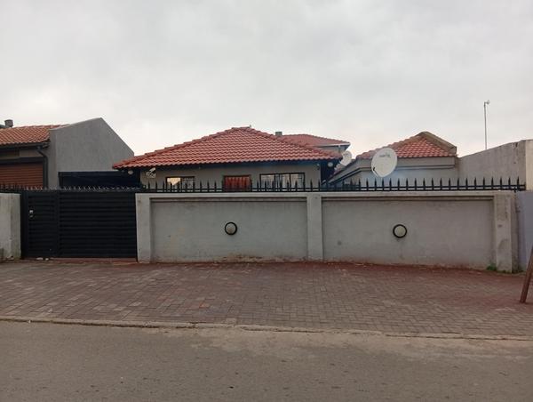 House For Sale in Birch Acres, Kempton Park
